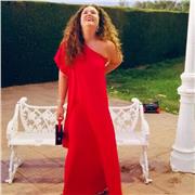 Soy profesora que imparto todo tiempo de materias, tengo nivel B2 de inglés y un currículum bastante extenso me avala